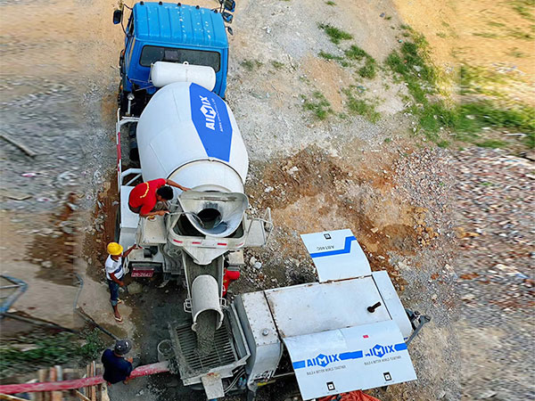 Stationary Concrete Pump Working