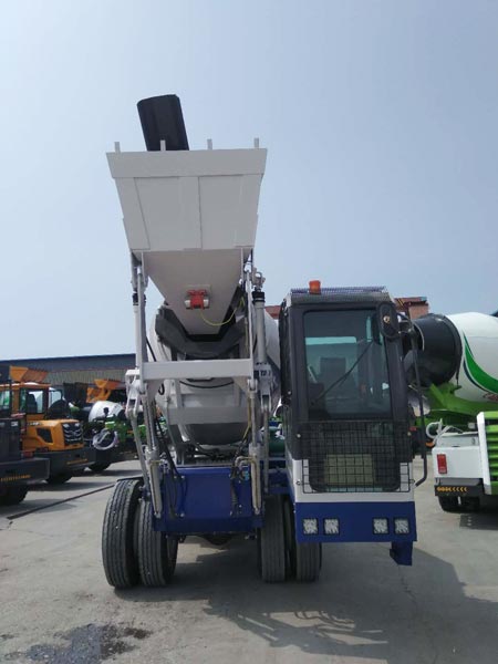 Selfloading Mixer in Factory