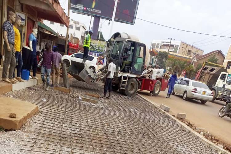 AS-3.5 Self Loading Mixer Working in Uganda