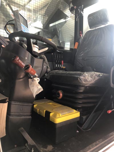 Operating Cab of AS-3.5 Self Loader Mixer
