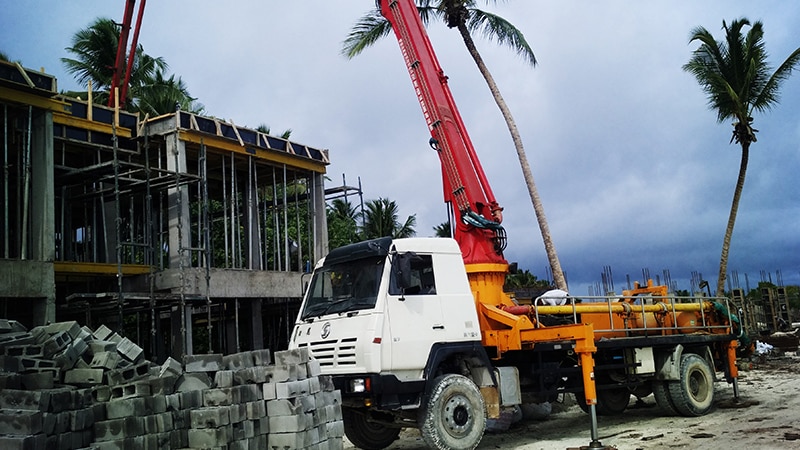 Aimix 30m boom pump for construction in Bolivia