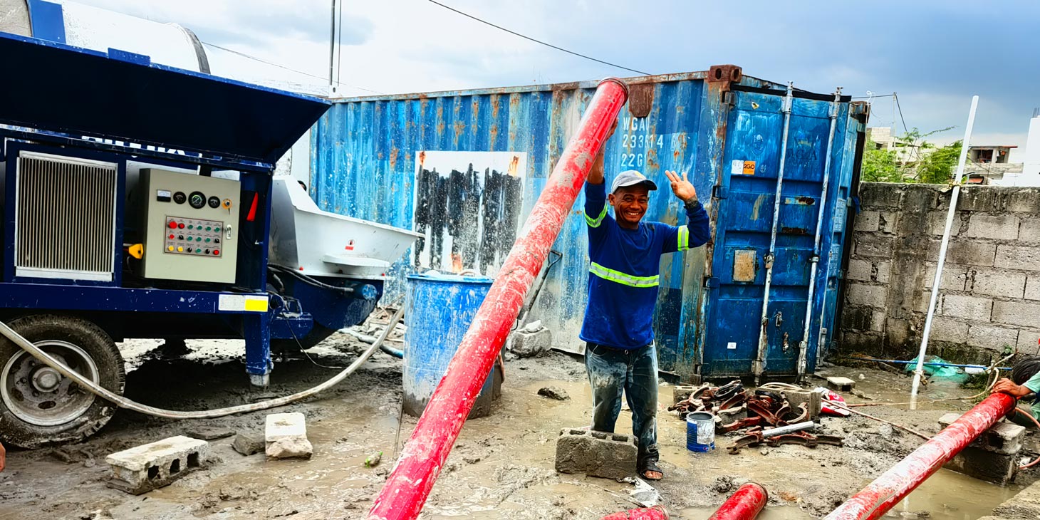 Cleaning The Concrete Pump Pipe