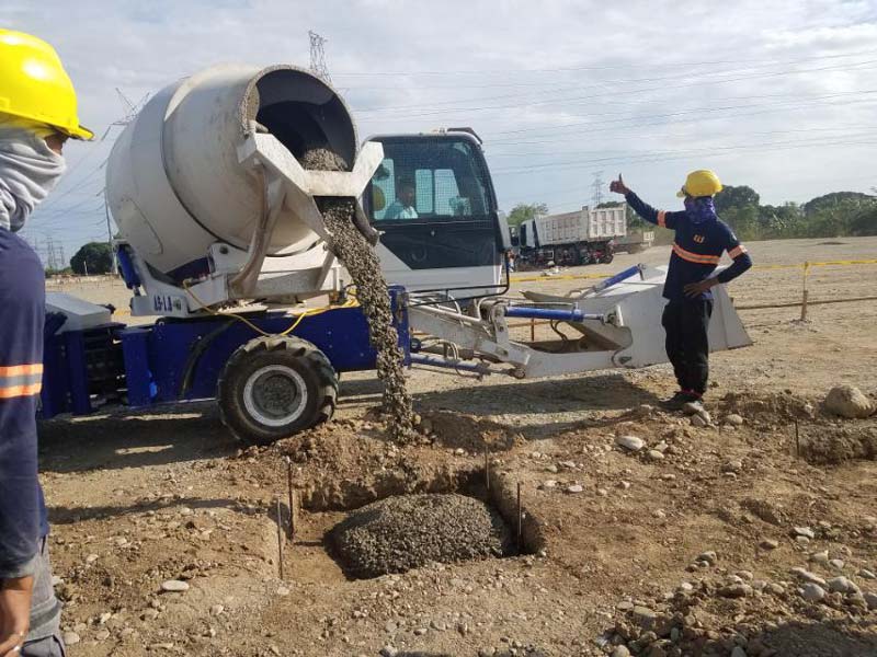 AS-1.8 Self Loading Concrete Mixer Pouring Concrete