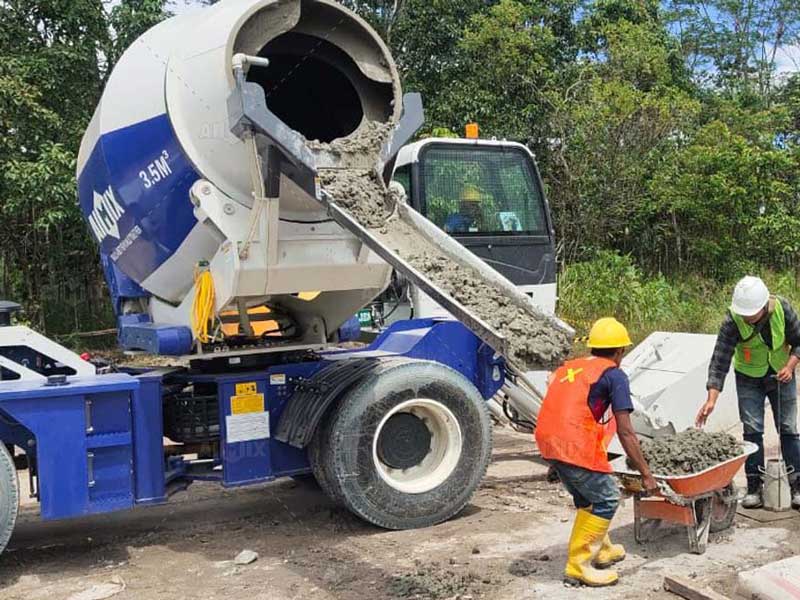AS-3.5 Self Loading Mixer Discharging Concrete