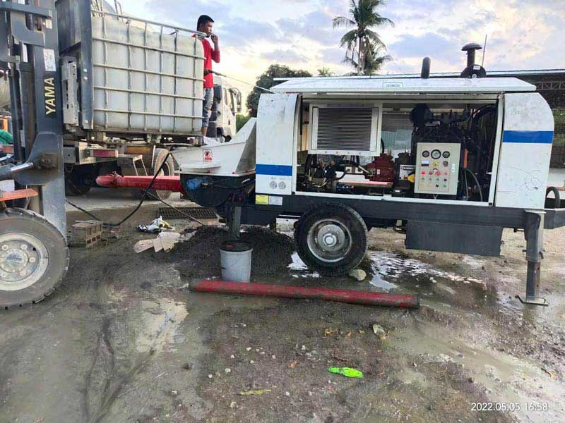 Cleaning Concrete Pump After Work Use Water Gun