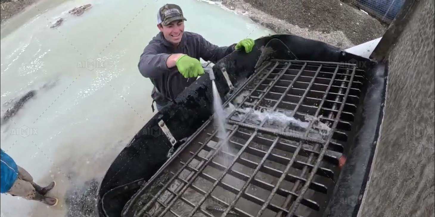 Water Flushing for Cleaning Concrete Pump