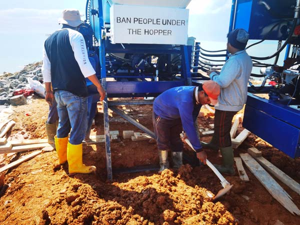 Concrete Mixer Pump Working for Seaside Work