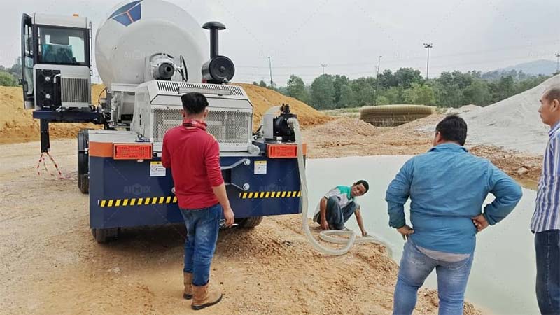 Self Loading Mixer for Warehouse Construction