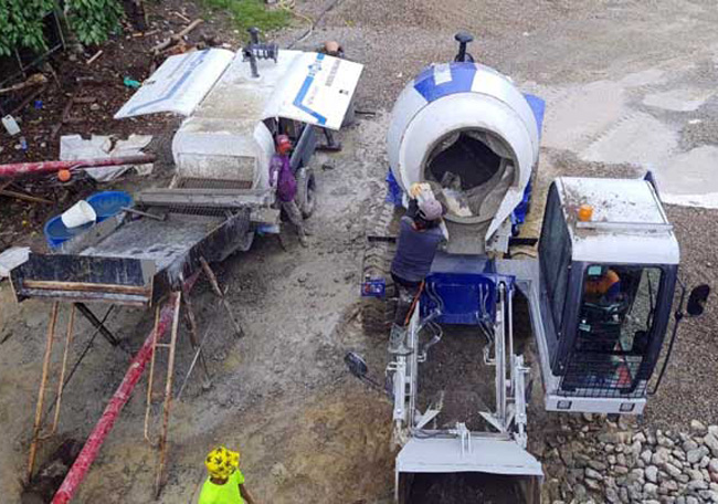 self loading mixer+ concrete pump trailer solution for construction