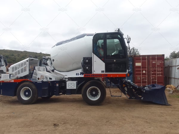 4.0 m³ self loading concrete mixer for construction in Kenya