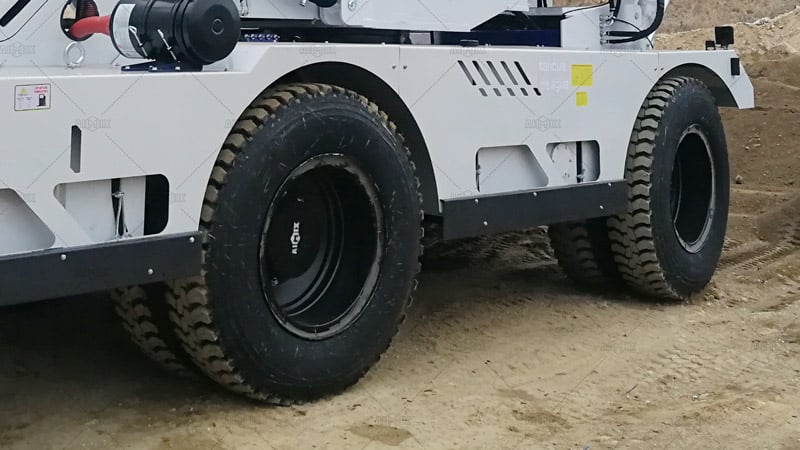 4x4 drive system of large mixer