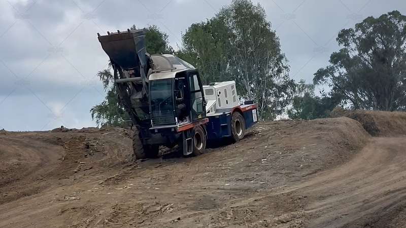 Climb Capability Up to 30° of AIMIX Large Mixer Self Loading Type
