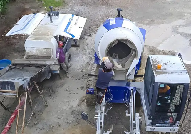 self loading mixer and pumped equipment combination in Dubai